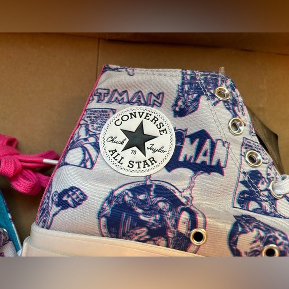 Converse Chuck Taylor Hi-Tops - Picture 4 of 12